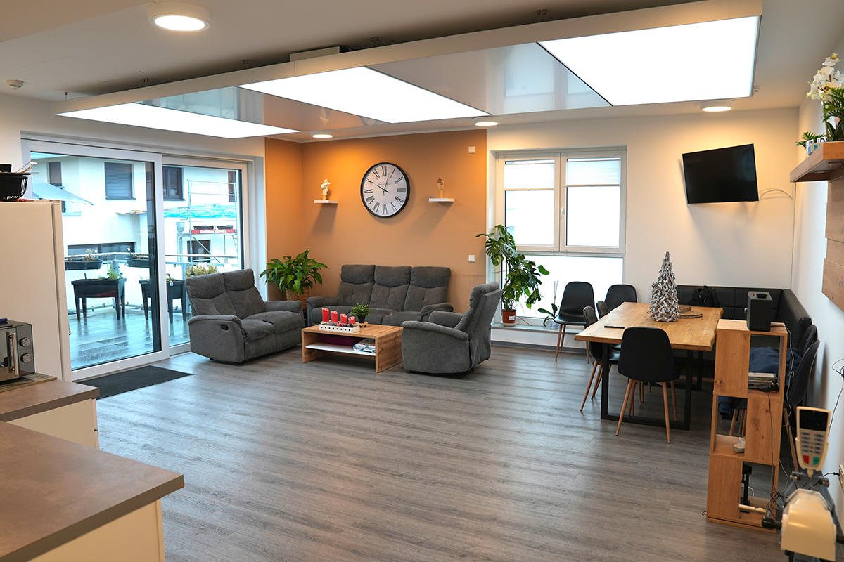 Pflege zu Hause oder Wohngemeinschaft?